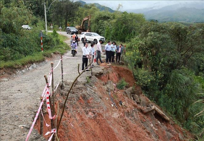 Quân khu 5 điều động gần 6.300 cán bộ, chiến sĩ hỗ trợ nhân dân ứng phó với lũ lụt, sạt lở- Ảnh 2.