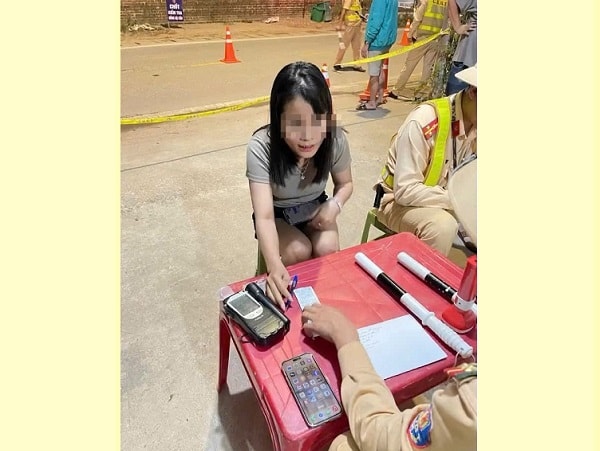 Người phụ nữ 'cố thủ' trong nhà khi bị kiểm tra nồng độ cồn ở Thái Nguyên- Ảnh 1.