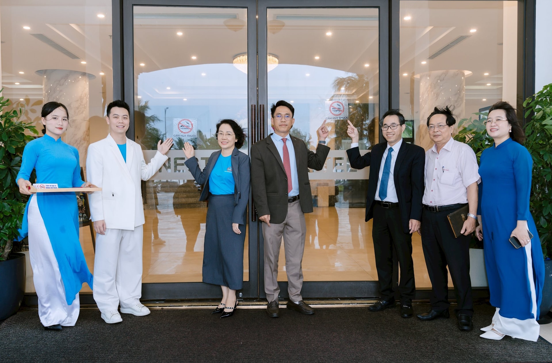 'Bỏ đi mỗi điếu thuốc là thêm một hơi thở trong lành cho chính bản thân và những người thân yêu'- Ảnh 3.