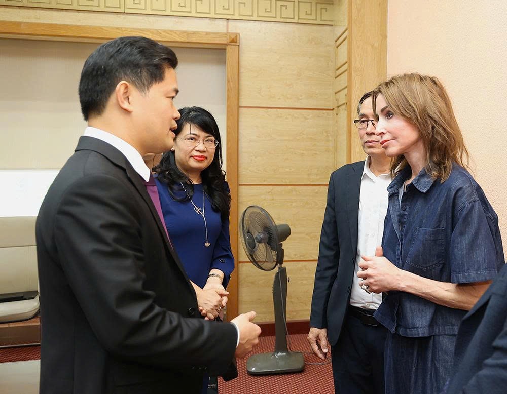 Thứ trưởng Thường trực Bộ Y tế Vũ Mạnh Hà tiếp Tổ chức Facing The World- Ảnh 1. Thứ trưởng Thường trực Bộ Y tế Vũ Mạnh Hà tiếp Tổ chức Facing The World- Ảnh 1.