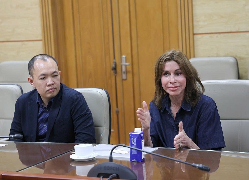 Thứ trưởng Thường trực Bộ Y tế Vũ Mạnh Hà tiếp Tổ chức Facing The World- Ảnh 3. Thứ trưởng Thường trực Bộ Y tế Vũ Mạnh Hà tiếp Tổ chức Facing The World- Ảnh 3.