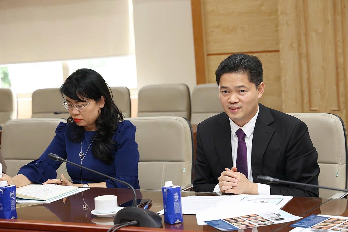 Thứ trưởng Thường trực Bộ Y tế Vũ Mạnh Hà tiếp Tổ chức Facing The World- Ảnh 2. Thứ trưởng Thường trực Bộ Y tế Vũ Mạnh Hà tiếp Tổ chức Facing The World- Ảnh 2.