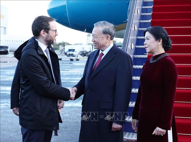 Tổng Bí thư Tô Lâm bắt đầu thăm chính thức Liên hiệp Vương quốc Anh và Bắc Ireland- Ảnh 2.