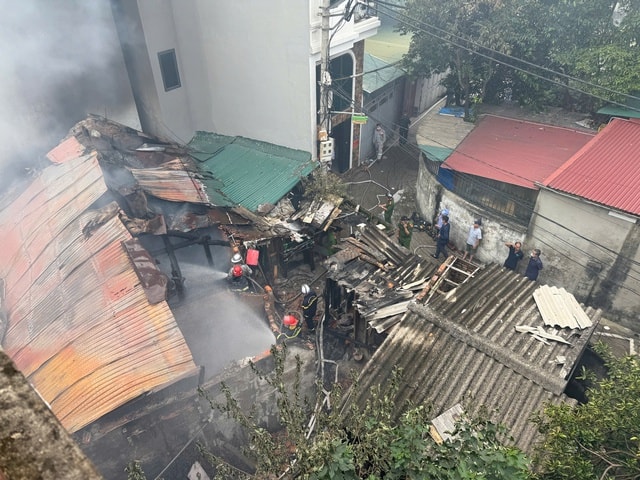 Hà Nội: Một người tử vong trong vụ cháy nhà tại Tây Mỗ- Ảnh 2. Hà Nội: Một người tử vong trong vụ cháy nhà tại Tây Mỗ- Ảnh 2.