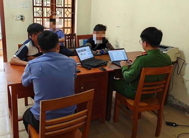 Khởi tố, bắt tạm giam thanh niên giao cấu với người dưới 16 tuổi- Ảnh 1. Khởi tố, bắt tạm giam thanh niên giao cấu với người dưới 16 tuổi- Ảnh 1.