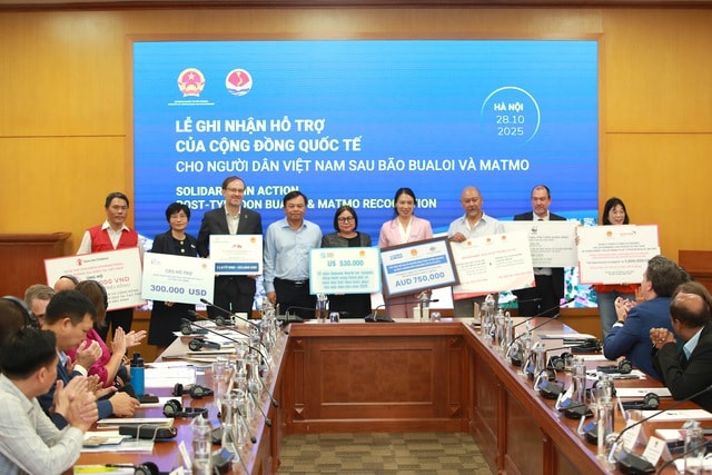 Khoảng 7.1 triệu USD tiền mặt cấp phát hỗ trợ người dân bị ảnh hưởng bởi thiên tai bão lũ- Ảnh 3. Khoảng 7.1 triệu USD tiền mặt cấp phát hỗ trợ người dân bị ảnh hưởng bởi thiên tai bão lũ- Ảnh 3.