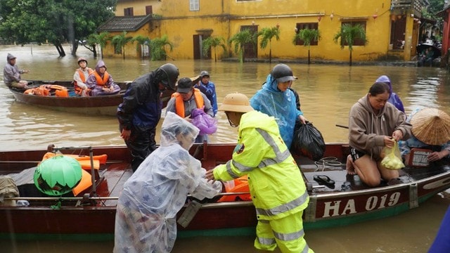 Mưa ở miền Trung kéo dài đến khi nào?- Ảnh 2.