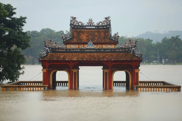 Nguyên nhân gây mưa lớn dữ dội ở Huế, lượng mưa lên đến trên 1700mm trong ngày- Ảnh 2.