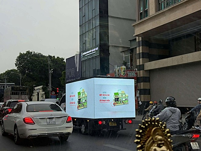 Xe tải biến thành 'biển quảng cáo di động' bị xử phạt- Ảnh 3.