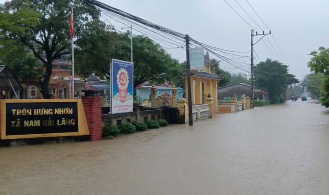 Hơn 600 hộ dân bị ngập, 1 người mất tích trong mưa lũ ở Quảng Trị- Ảnh 2. Hơn 600 hộ dân bị ngập, 1 người mất tích trong mưa lũ ở Quảng Trị- Ảnh 2.