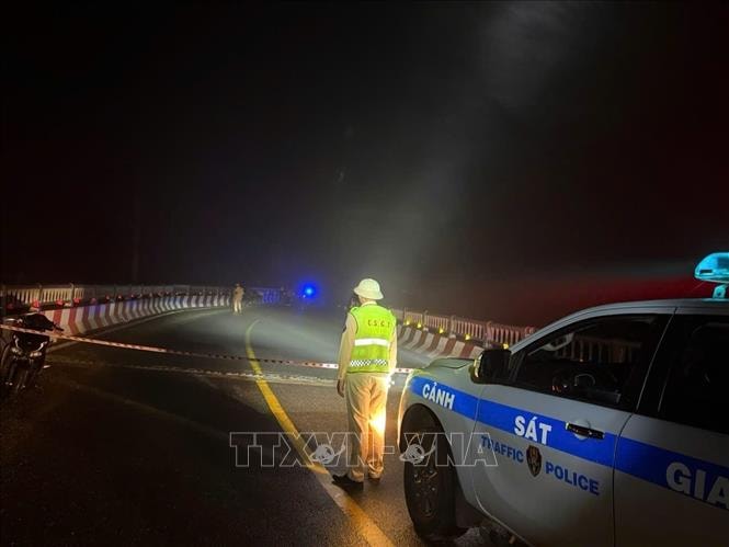 Phong tỏa một đoạn Quốc lộ 20 do sạt lở trên đèo D’ran- Ảnh 1.