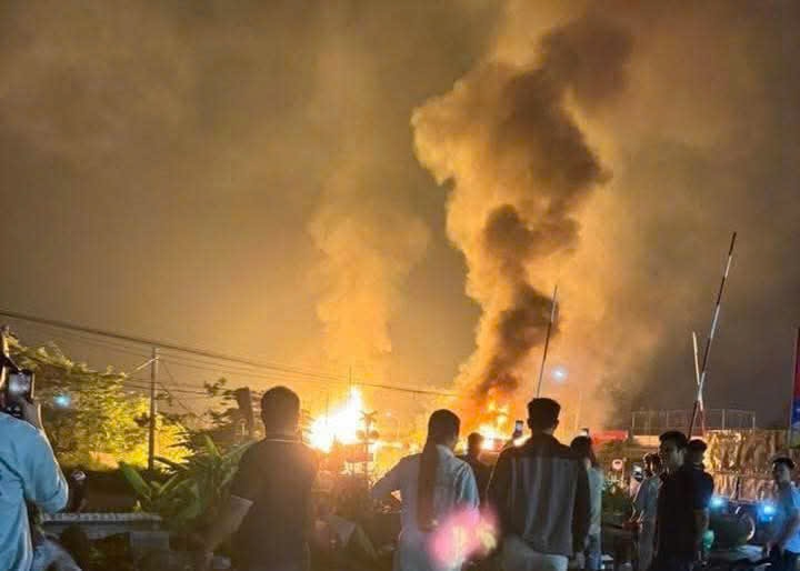 Thông tin chính thức vụ cháy xe bồn chở khí hóa lỏng LPG trong đêm- Ảnh 2.