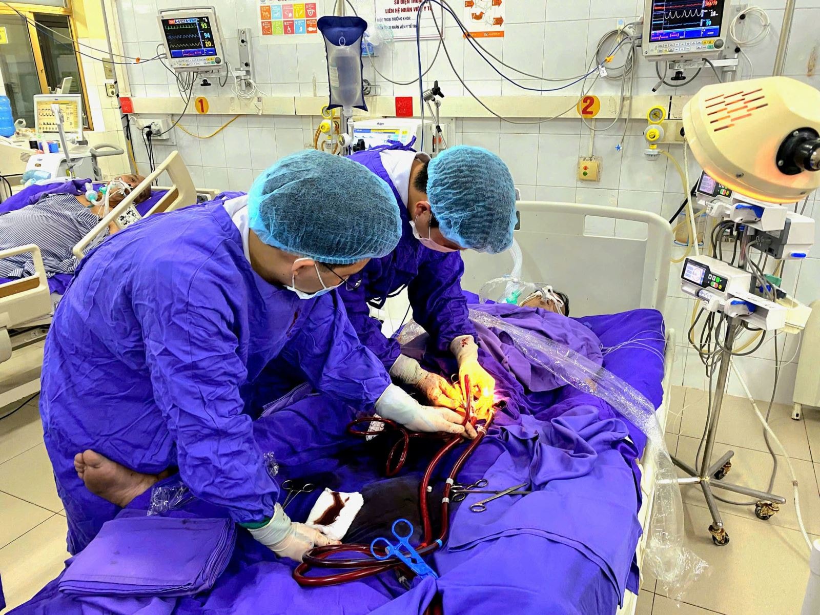 Hồi sinh sự sống cho người đàn ông 40 tuổi sau 2 lần tim ngừng đập- Ảnh 1.