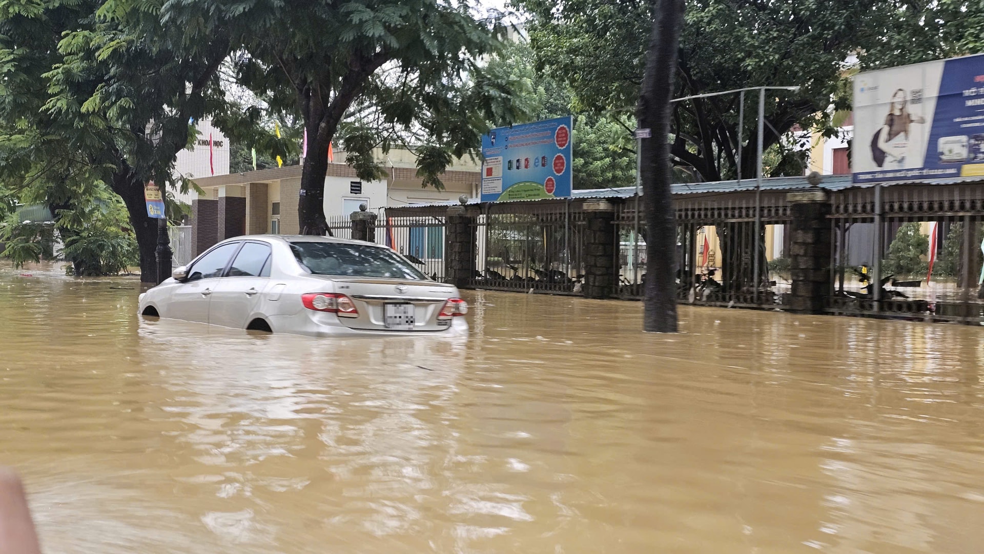 48 giờ vật lộn trong trận lũ đặc biệt lớn ở Huế- Ảnh 1.