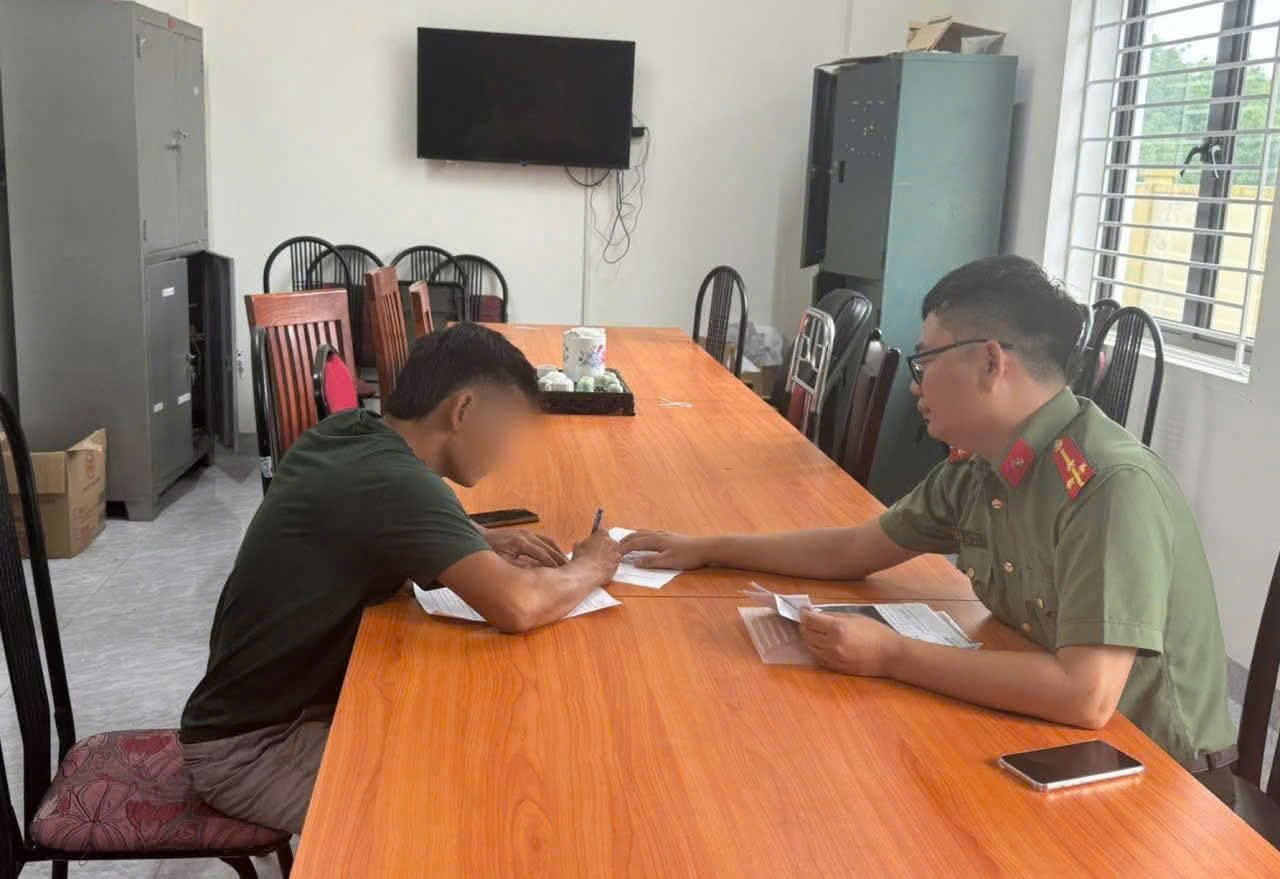 Xử phạt hai chủ tài khoản Facebook đăng thông tin sai sự thật- Ảnh 1. Xử phạt hai chủ tài khoản Facebook đăng thông tin sai sự thật- Ảnh 1.