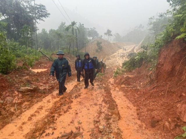 Lũ dữ trong đêm cuốn phăng 11 ngôi nhà ở vùng cao Đà Nẵng- Ảnh 3. Lũ dữ trong đêm cuốn phăng 11 ngôi nhà ở vùng cao Đà Nẵng- Ảnh 3.