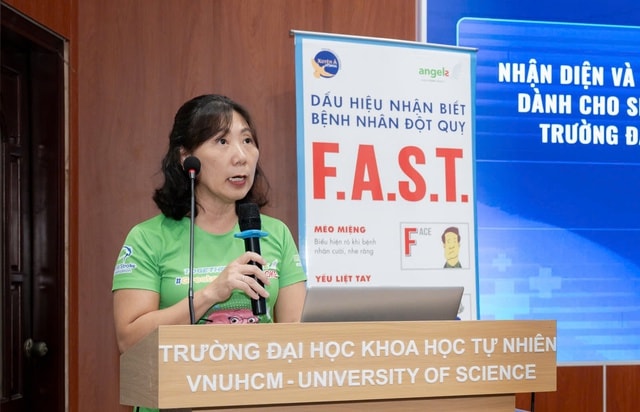 Hơn 300 sinh viên được mục sở thị kỹ thuật 'cứu người đột quỵ'- Ảnh 4.