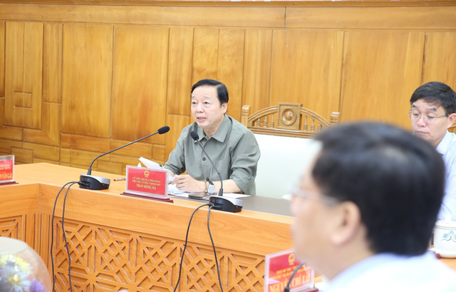 Thủ tướng: Bằng mọi biện pháp tiếp tế cho người dân tại nơi ngập sâu, chia cắt, sạt lở ở miền Trung- Ảnh 3. Thủ tướng: Bằng mọi biện pháp tiếp tế cho người dân tại nơi ngập sâu, chia cắt, sạt lở ở miền Trung- Ảnh 3.