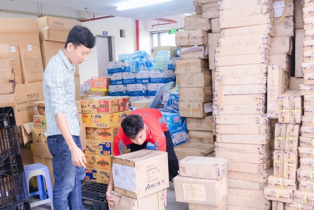 TPHCM tiếp nhận hơn 174 tỷ đồng, 10 nghìn túi thuốc, 120 tấn gạo và nhu yếu phẩm hỗ trợ đồng bào gặp bão, lũ- Ảnh 1. TPHCM tiếp nhận hơn 174 tỷ đồng, 10 nghìn túi thuốc, 120 tấn gạo và nhu yếu phẩm hỗ trợ đồng bào gặp bão, lũ- Ảnh 1.