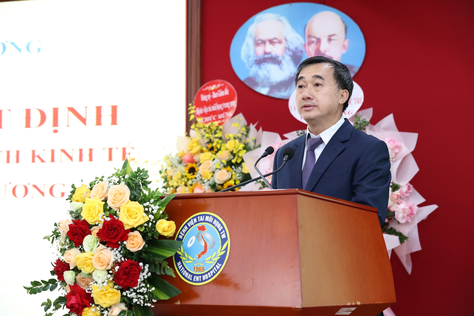 Bộ Y tế bổ nhiệm lại Phó Giám đốc phụ trách kinh tế Bệnh viện Tai Mũi Họng Trung ương- Ảnh 2. Bộ Y tế bổ nhiệm lại Phó Giám đốc phụ trách kinh tế Bệnh viện Tai Mũi Họng Trung ương- Ảnh 2.