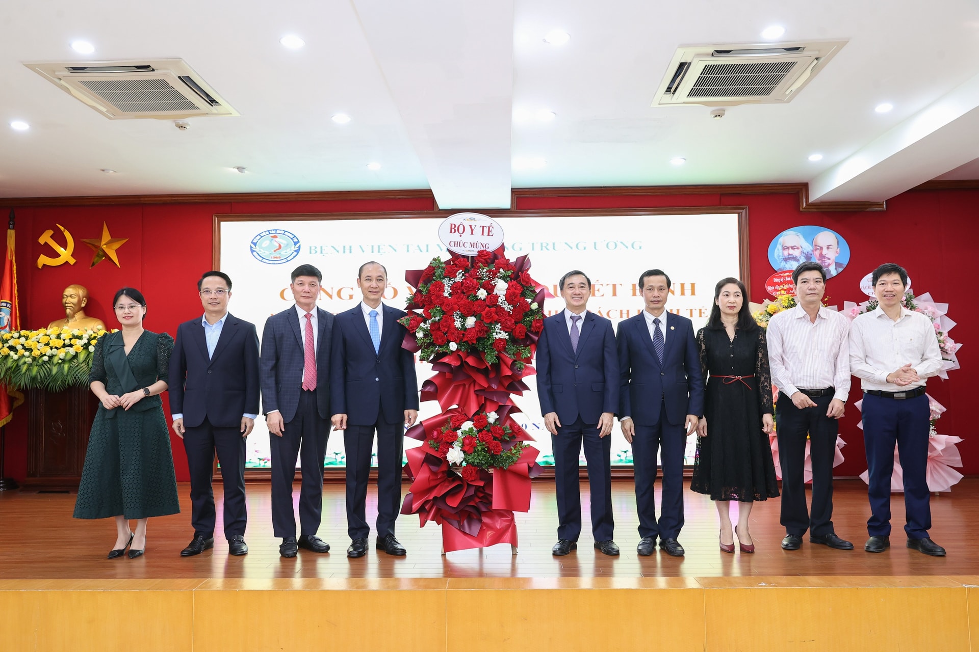 Bộ Y tế bổ nhiệm lại Phó Giám đốc phụ trách kinh tế Bệnh viện Tai Mũi Họng Trung ương- Ảnh 3. Bộ Y tế bổ nhiệm lại Phó Giám đốc phụ trách kinh tế Bệnh viện Tai Mũi Họng Trung ương- Ảnh 3.