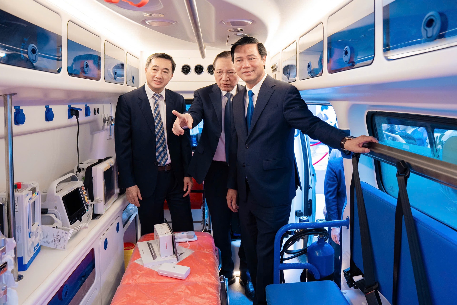 Bắc Ninh thiết lập hệ thống cấp cứu ngoại viện hiện đại, sẵn sàng ứng cứu người bệnh trong 'thời gian vàng'- Ảnh 3. Bắc Ninh thiết lập hệ thống cấp cứu ngoại viện hiện đại, sẵn sàng ứng cứu người bệnh trong 'thời gian vàng'- Ảnh 3.