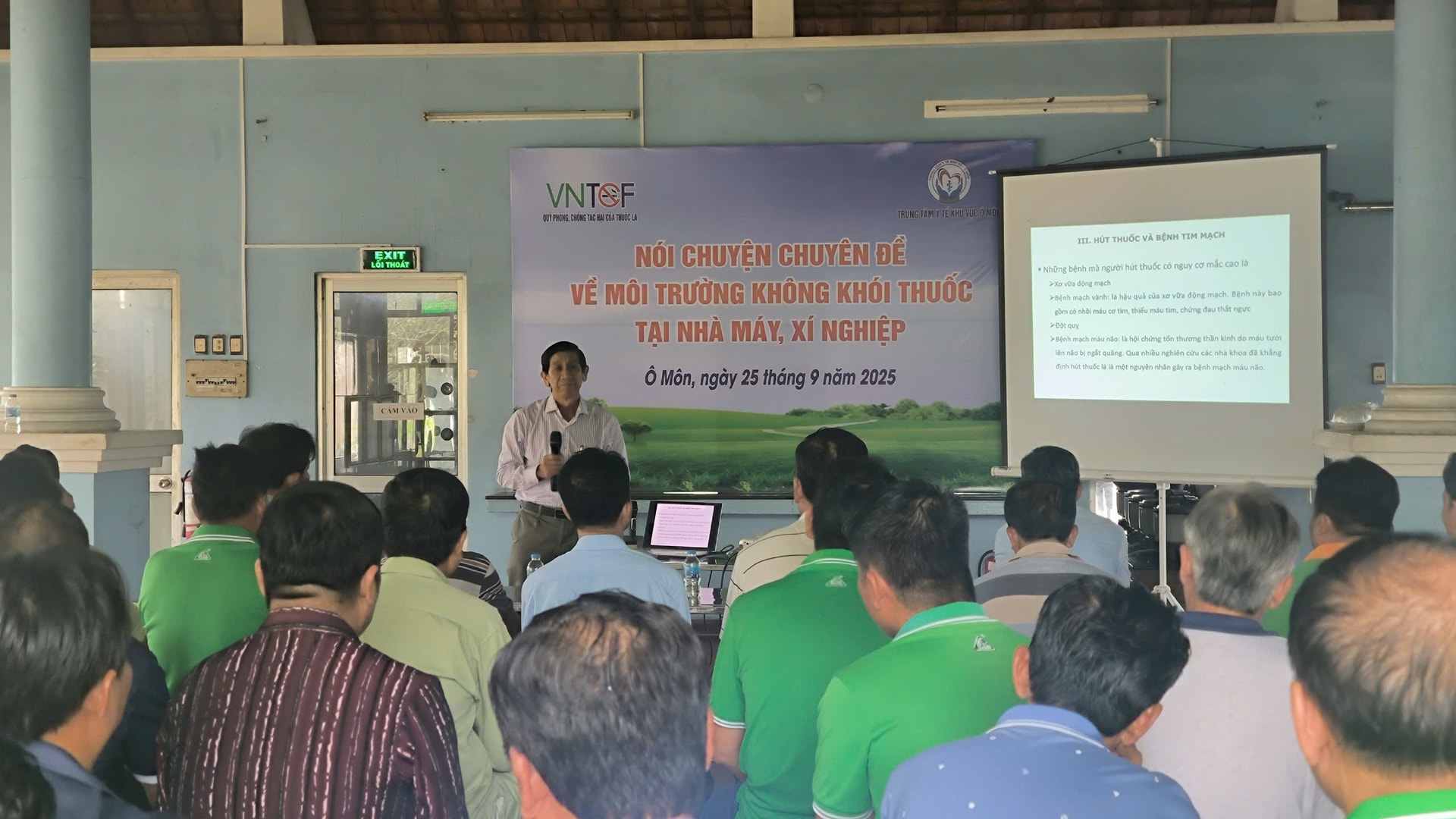 Đưa truyền thông phòng, chống tác hại của thuốc lá đến trường học, nhà máy, xí nghiệp- Ảnh 2.