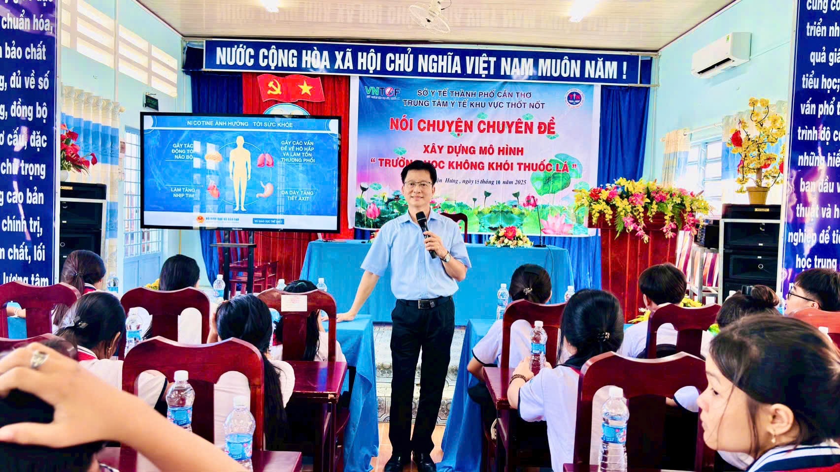 Đưa truyền thông phòng, chống tác hại của thuốc lá đến trường học, nhà máy, xí nghiệp- Ảnh 1.