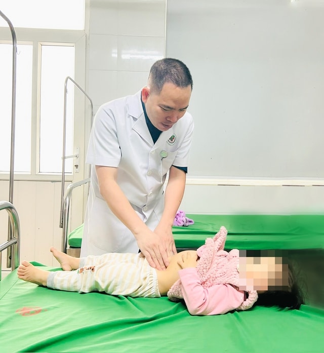 Bác sĩ ‘trả lại’ hậu môn về đúng vị trí cho bé 3 tuổi - Ảnh 1. Bác sĩ ‘trả lại’ hậu môn về đúng vị trí cho bé 3 tuổi - Ảnh 1.