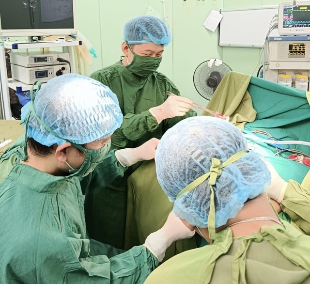 Bác sĩ ‘trả lại’ hậu môn về đúng vị trí cho bé 3 tuổi - Ảnh 2. Bác sĩ ‘trả lại’ hậu môn về đúng vị trí cho bé 3 tuổi - Ảnh 2.