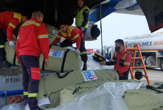Liên bang Nga viện trợ 29 tấn hàng thiết yếu cho người dân vùng lũ ở TP Huế- Ảnh 3. Liên bang Nga viện trợ 29 tấn hàng thiết yếu cho người dân vùng lũ ở TP Huế- Ảnh 3.