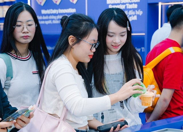 Vinamilk lan tỏa giá trị thương hiệu Việt tại Hội chợ Mùa Thu 2025- Ảnh 3. Vinamilk lan tỏa giá trị thương hiệu Việt tại Hội chợ Mùa Thu 2025- Ảnh 3.