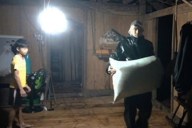 Quảng Trị ngập sâu, đất đá vùi lấp nhiều chuồng trại, ruộng đồng- Ảnh 4.