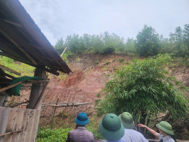 Quảng Trị công bố tình huống khẩn cấp về hiện tượng sạt lở tại hai khu vực- Ảnh 1.