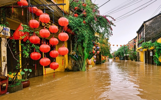 Mưa lớn dịch chuyển ra Nghệ An đến Quảng Trị- Ảnh 2. Mưa lớn dịch chuyển ra Nghệ An đến Quảng Trị- Ảnh 2.