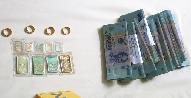 Giúp việc cho cô chồng, cháu dâu lén lấy trộm 2 tỷ đồng - Ảnh 1. Giúp việc cho cô chồng, cháu dâu lén lấy trộm 2 tỷ đồng - Ảnh 1.