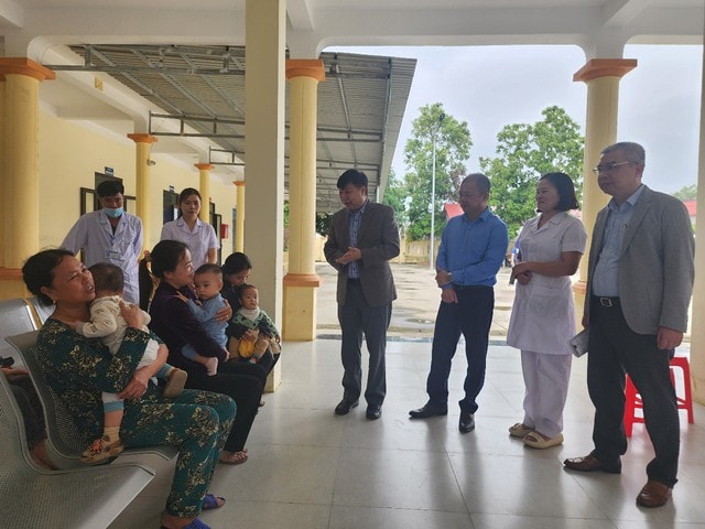 Đoàn Bộ Y tế kiểm tra công tác phòng, chống dịch sau bão, lũ tại Thanh Hóa- Ảnh 3.