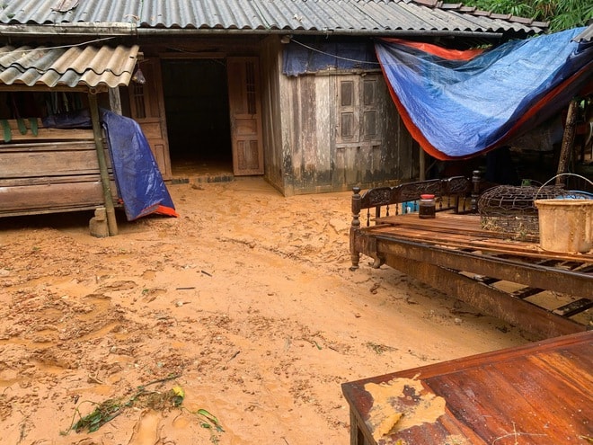 Quảng Trị ngập sâu, đất đá vùi lấp nhiều chuồng trại, ruộng đồng- Ảnh 6.