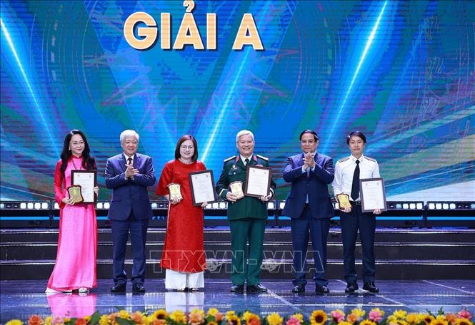 44 tác phẩm được trao Giải báo chí toàn quốc phòng, chống tham nhũng, lãng phí, tiêu cực lần thứ V- Ảnh 3.