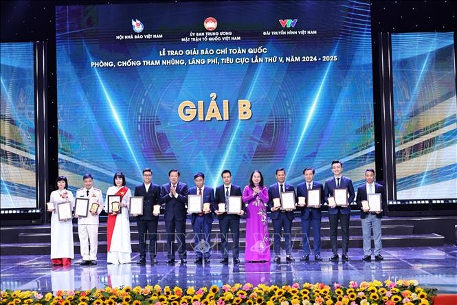 44 tác phẩm được trao Giải báo chí toàn quốc phòng, chống tham nhũng, lãng phí, tiêu cực lần thứ V- Ảnh 4.