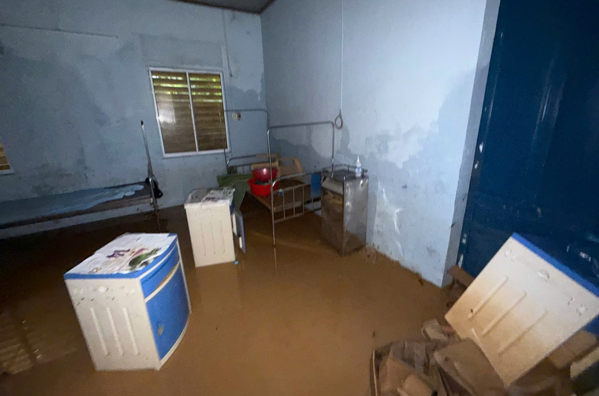 Lũ lịch sử gây ngập 47 cơ sở y tế ở Huế, chủ động phòng dịch sau lũ- Ảnh 1.