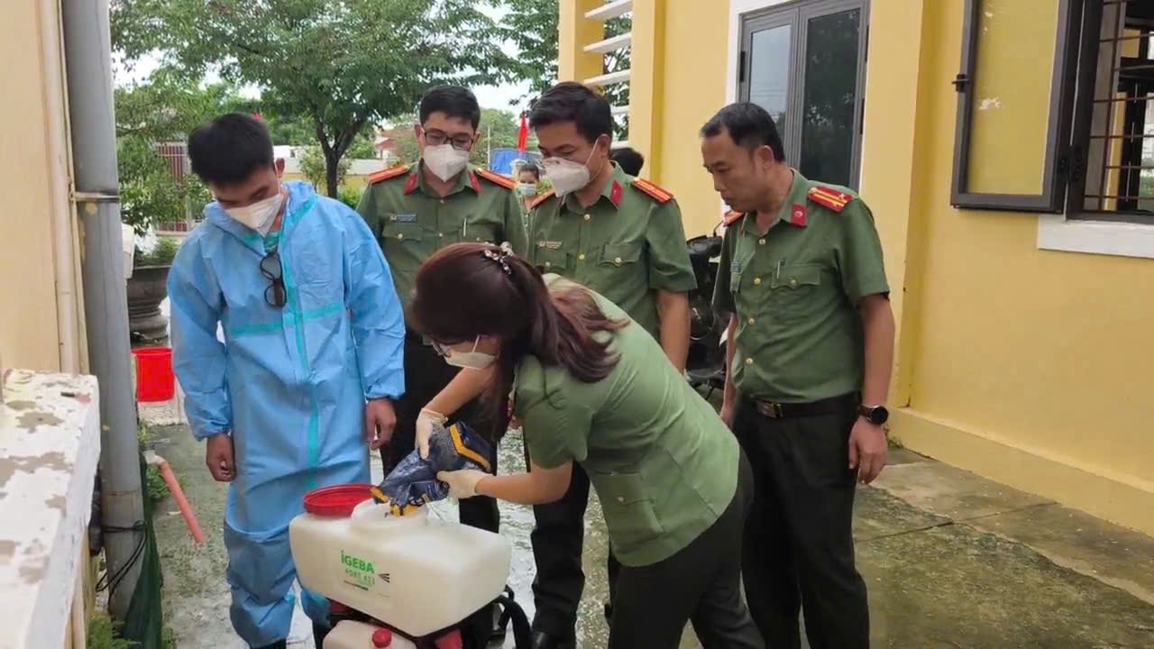 Lũ lịch sử gây ngập 47 cơ sở y tế ở Huế, chủ động phòng dịch sau lũ- Ảnh 3.