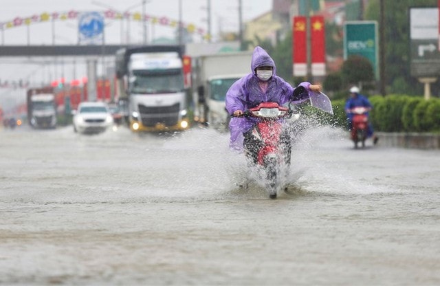 Miền Trung vẫn mưa lớn, có nơi trên 500mm- Ảnh 2. Miền Trung vẫn mưa lớn, có nơi trên 500mm- Ảnh 2.