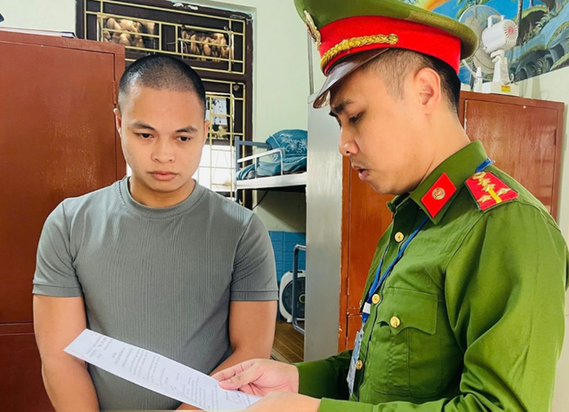 Chủ kênh TikTok 'Gia đình Hải Sen' bị khởi tố thêm tội trốn thuế- Ảnh 1. Chủ kênh TikTok 'Gia đình Hải Sen' bị khởi tố thêm tội trốn thuế- Ảnh 1.