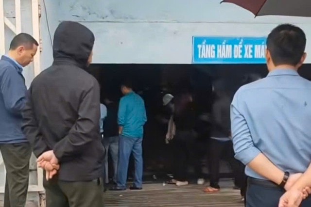 Bảo vệ chung cư tử vong nghi do điện giật khi cắm máy bơm nước- Ảnh 1. Bảo vệ chung cư tử vong nghi do điện giật khi cắm máy bơm nước- Ảnh 1.