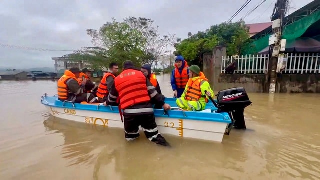 Hơn 28.000 học sinh Quảng Trị phải nghỉ học do mưa lũ, sạt lở- Ảnh 9.