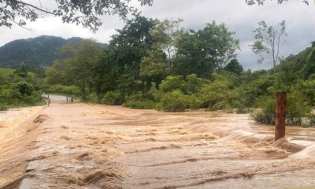 Hơn 28.000 học sinh Quảng Trị phải nghỉ học do mưa lũ, sạt lở- Ảnh 2.