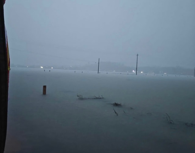 Hơn 28.000 học sinh Quảng Trị phải nghỉ học do mưa lũ, sạt lở- Ảnh 8.