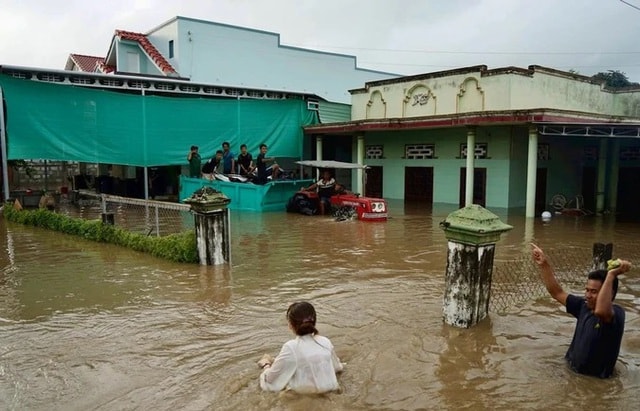 Mưa lớn, nước lũ dâng cao khiến Quốc lộ 1A qua Lâm Đồng bị chia cắt- Ảnh 3.