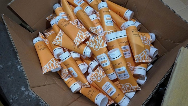 Bắt nhóm sản xuất, buôn bán mỹ phẩm giả thương hiệu nổi tiếng, quy mô liên tỉnh ở TPHCM- Ảnh 2. Bắt nhóm sản xuất, buôn bán mỹ phẩm giả thương hiệu nổi tiếng, quy mô liên tỉnh ở TPHCM- Ảnh 2.